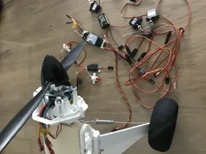 E-flite Motor Servo's Empfänger Bild 9