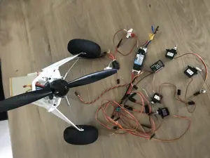 E-flite Motor Servo's Empfänger Bild 8