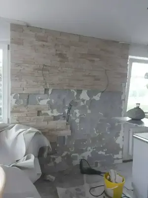 Steinwand beige 