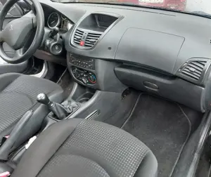Peugeot 206 Bild 9