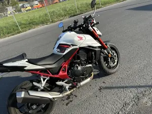 Verkaufe Honda CB 750 Hornet Bild 6