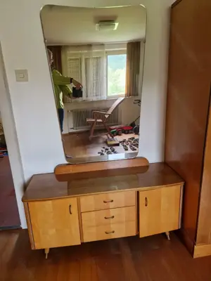 Kleiderschrank und Spiegelkommode 60 Jahre Bild 4