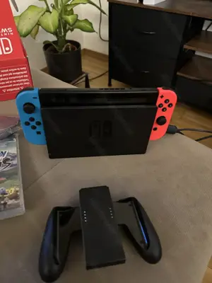 Nintendo Switch mit 2 Spielen Bild 3
