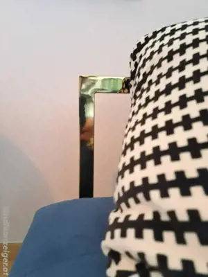 gemütliches Sofa, blauer Samt Bild 4