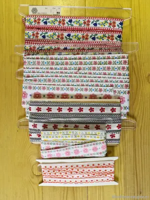 Borten mit Blumenmuster