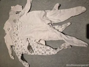 Pyjamas mit Füssen