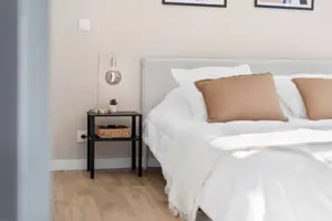 Zu vermieten   Möblierte Wohnung mit 1 Schlafzimmer und Wohnzimmer