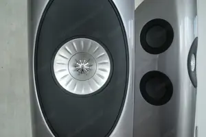 KEF Blade Two HiFi Lautsprecher Bild 4