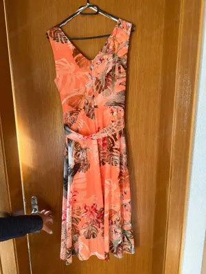 Wunderschönes neues Sommerkleid Gr. 36 günstig zu verkaufen Bild 4