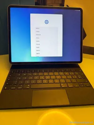 13" iPad Pro Cellular 1 TB 2024, mit Tastatur, Stift & Hülle Bild 5