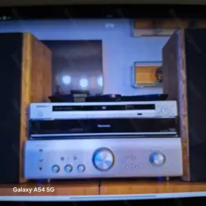 Hifi anlage inkl. boxen von quart + fernbedienungen, kabel usw.