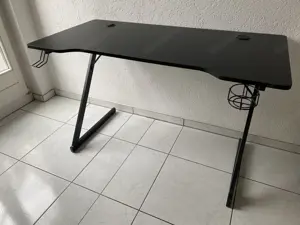 Gaming Tisch Bild 2
