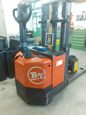 BT S16D Elektro Hochhubwagen Stapler mit Initialhub - Batterie getauscht!
