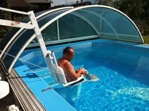 Schwimmbadlift Bild 3