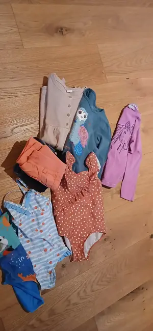 Verkaufe Mädchen Kleidung gr 110 116