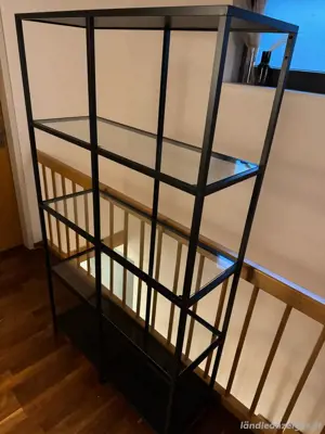 Regal mit Glas