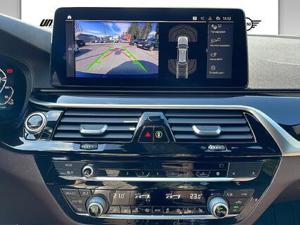 BMW 530e xDrive Touring Aut. // M Sportpaket // Anhängerkupplung // Komfortzugang // Panorama-Glasda Bild 8
