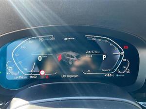BMW 530e xDrive Touring Aut. // M Sportpaket // Anhängerkupplung // Komfortzugang // Panorama-Glasda Bild 9