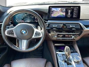 BMW 530e xDrive Touring Aut. // M Sportpaket // Anhängerkupplung // Komfortzugang // Panorama-Glasda Bild 7