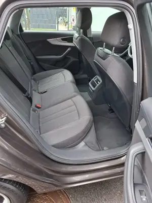 Audi A4 Avant Quattro Bild 2