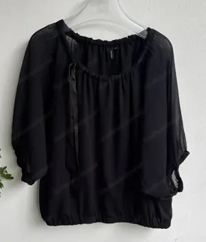 Schwarzes Oberteil von Vero Moda mit transparenten Ärmeln 