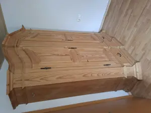 Massiver Schlafzimmerschrank