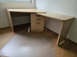 Schreibtisch mit ausfahrbarem Teil Bild 2