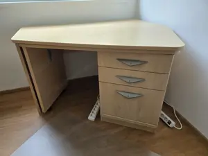 Schreibtisch mit ausfahrbarem Teil Bild 3