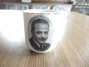Tasse mit Kanzler Engelbert Dollfuß