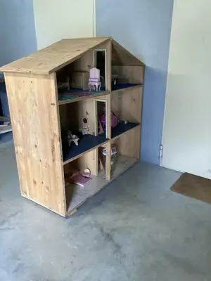 Puppenhaus aus Holz samt Zubehör  Bild 4