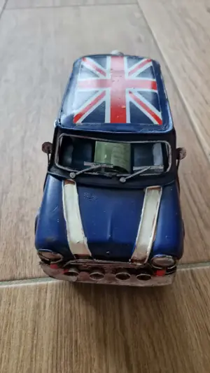 Modelauto Mini mit Rosenmarillenbrand Bild 4
