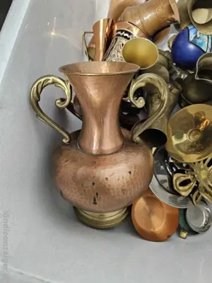 Diverse Gegenstände aus Bronze und Kupfer