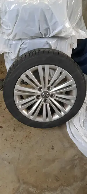 4x Alufelgen mit Sommerreifen 245 45 R18xJ8 5x120 keine Kratzer Beschädigungen