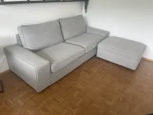 Sofa mit Hocker