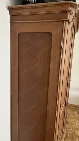 Kleiderschrank aus Vollholz Bild 4