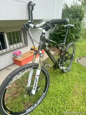 Fully Carbon Mountainbike Bild 2