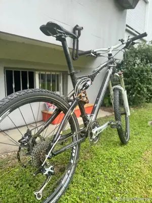 Fully Carbon Mountainbike Bild 5