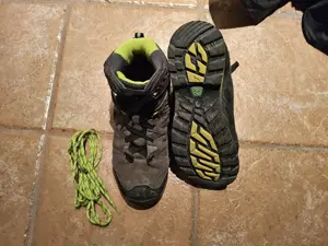 Bergschuhe zu Verschenken