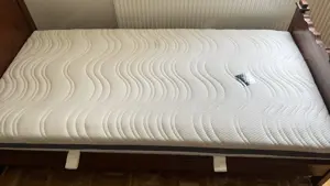 Bett aus Vollholz Bild 4
