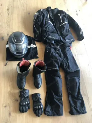 Motorrad Kombi Helm Schuhe Handschuhe