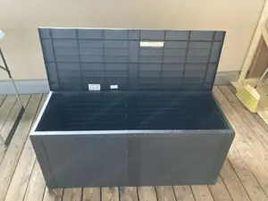 2 Stück Aufbewahrungsboxen Kunststoff, schwarz. Gebrauchspuren.
