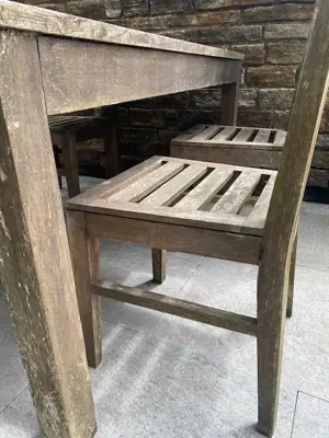 Teak-Möbel mit Geschichte (1 Tisch, 4 Stühle)   wetterfest, hochwertig, sofort verfügbar Bild 2