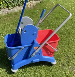Putzwagen mit Presse - 2 Eimer je ca. 25 Liter