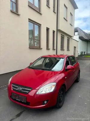 Kia Ceed.   