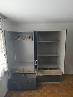 Kleiderschrank