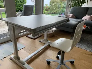 Jugend-Schreibtisch mit Sessel Bild 3