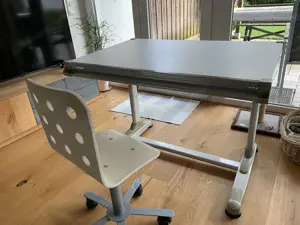 Jugend-Schreibtisch mit Sessel Bild 5
