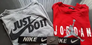 Nike-T-Shirts und Gürtel