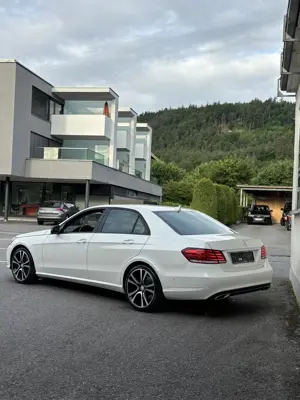 Mercedes-Benz E200CDI  Bild 2
