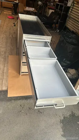 Einbauschrank Bus, Caddy, Top Zustand , mit Sortiment, Fahrzeugeinrichtung Bild 3